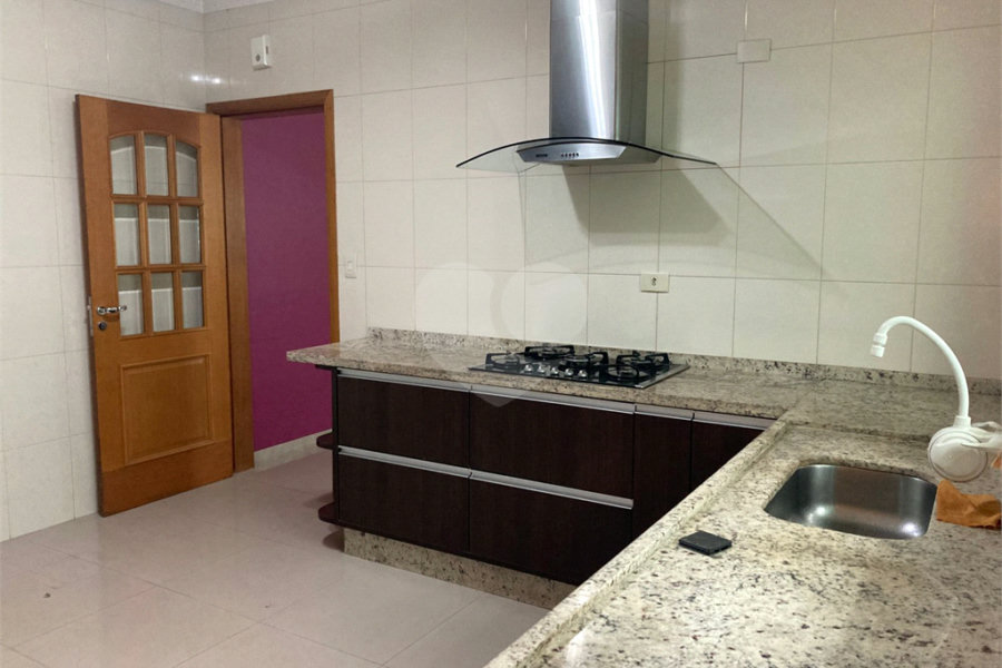 Sobrado à venda com 3 quartos, sendo 1 suíte, em Vila Constança, São Paulo, SP