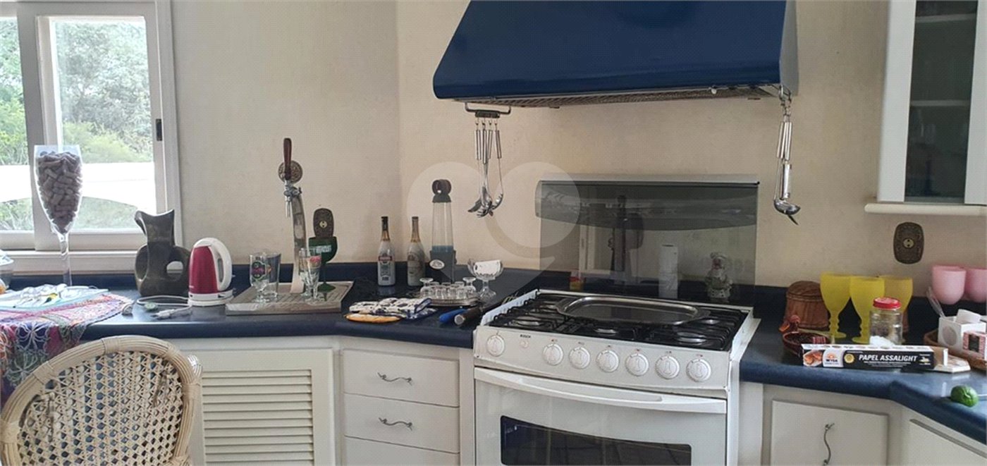 Casa à venda com 5 quartos, sendo 3 suítes, no condomínio Village Sans Souci, Valinhos - SP