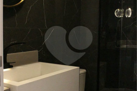 Apartamento 2 dormitórios, 1 suíte, 2 banheiros e 1 vaga de garagem.