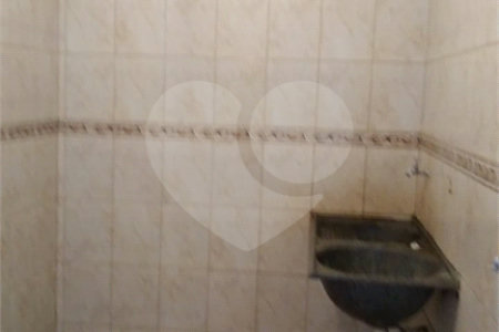 Casa Térrea com 3 dormitórios, sendo 1 suíte.
