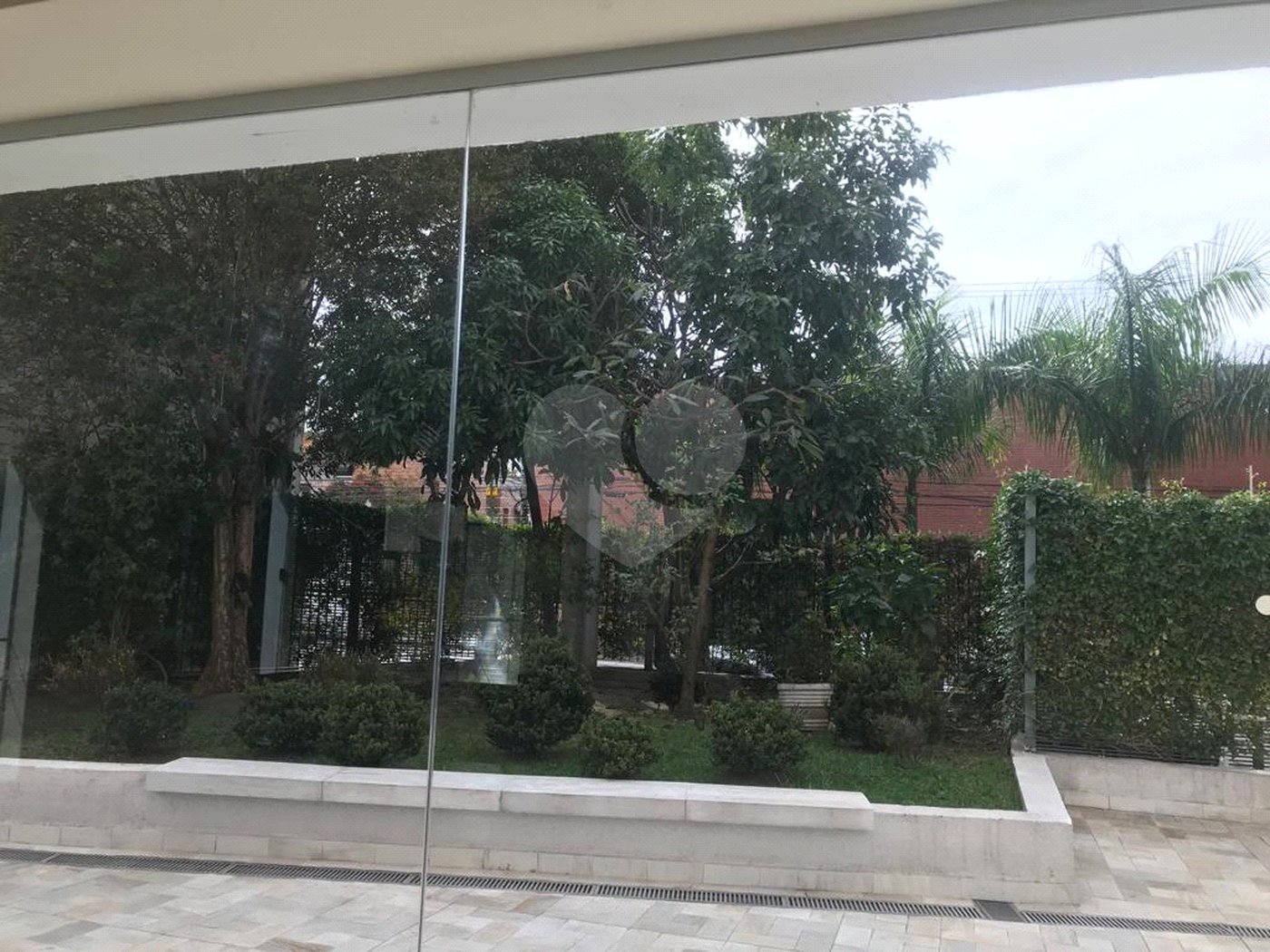Espaço e Segurança no Bom Retiro: Apartamento de 100 m² com Infraestrutura Completa