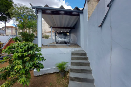 CASA TÉRREA À VENDA NA MOOCA - COM PORTEIRA FECHADA.