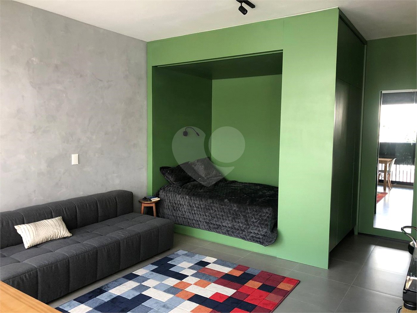 Vendo apartamento todo reformado em prédio novo por arquiteta internacional, porteira fechada e rend