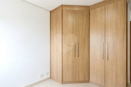 Apartamento de 84m² na Vila Lusitânia, em São Bernardo do Campo, com 3 dormitórios, suíte com varanda, 2 vagas cobertas, depósito privativo e lazer completo.