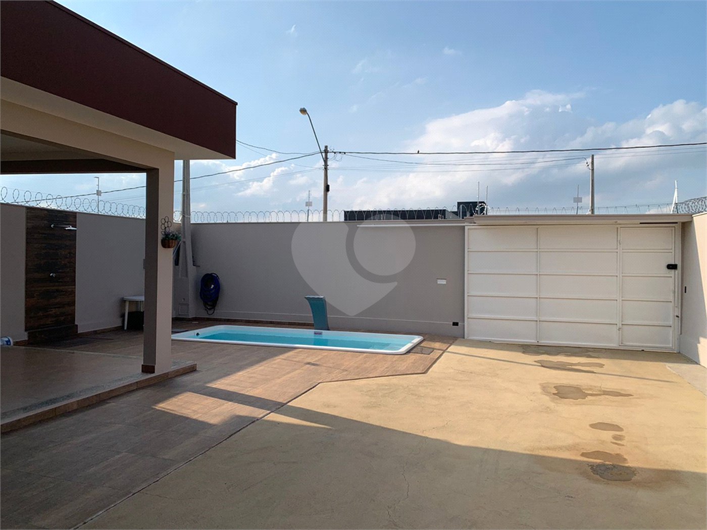 Casa térrea com piscina para venda no Residencial Arcoville