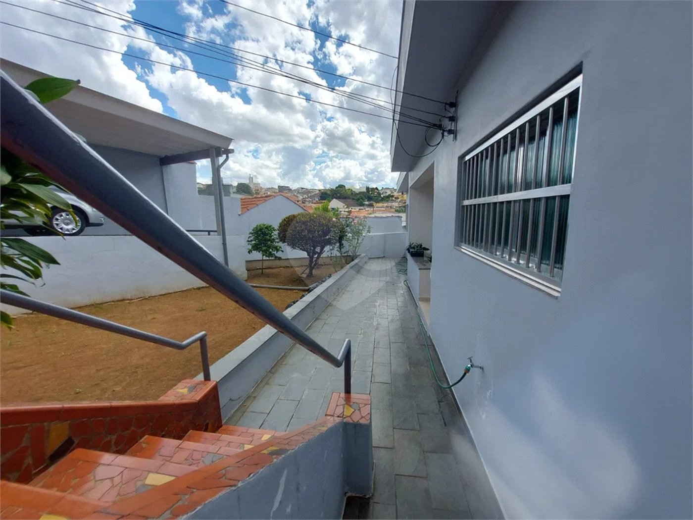 CASA TÉRREA À VENDA NA MOOCA - COM PORTEIRA FECHADA.