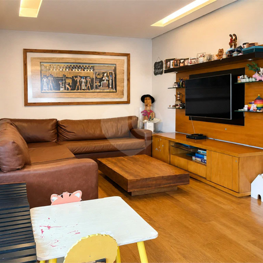 Apartamento em Moema Pássaros à Venda 171 m² 3 Dormitórios 3 Suítes Reformado