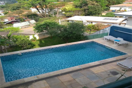 CASA ESTILO COLONIAL PODENDO SER UTILIZADO COMO AIRBNB