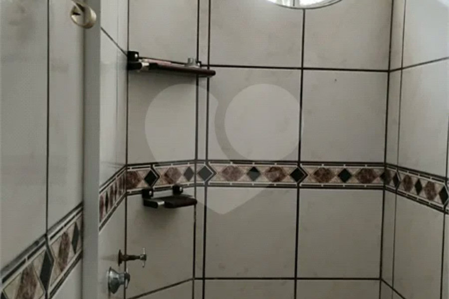 Vende-se sobrado de 3 andares na Vila Santa Catarina
