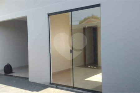 Casa térrea em Araraquara/SP.