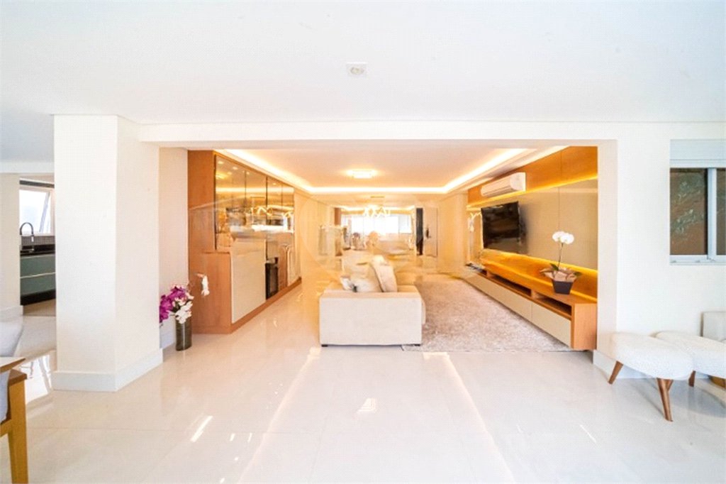 Apartamento na Mooca com 204m² com sacada gourmet com 4 suítes e 4 vagas condominio clube Aceita Permuta