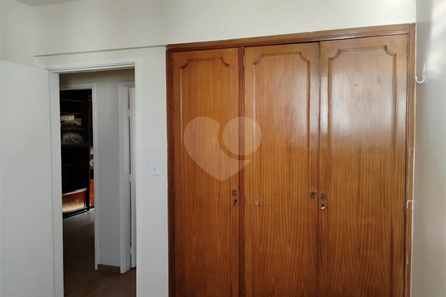 Vende-se apartamento no Jardim Aeroporto com 03 dormitórios