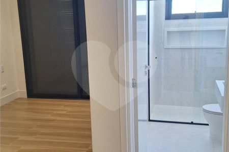 Casa a venda com 04 suítes área gourmet e 6 vagas para autos em condominio fechado Atibaia