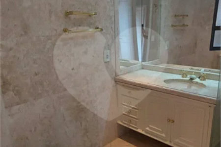 Apartamento à venda no Campo Belo de 245m² com 3 suítes e 3 vagas
