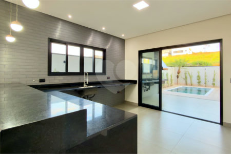 Casa térrea 3 dormitórios (3 suítes), espaço gourmet, piscina, 2 vagas garagem, condomínio fechado com ampla área lazer