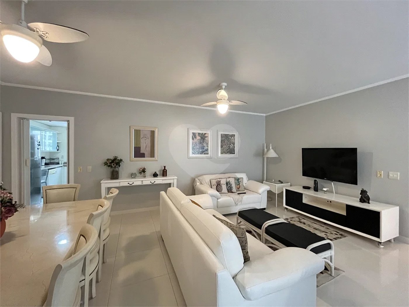 Apartamento à venda com 3 quartos, sendo 1 suíte, em Riviera de São Lourenço, Bertioga, SP