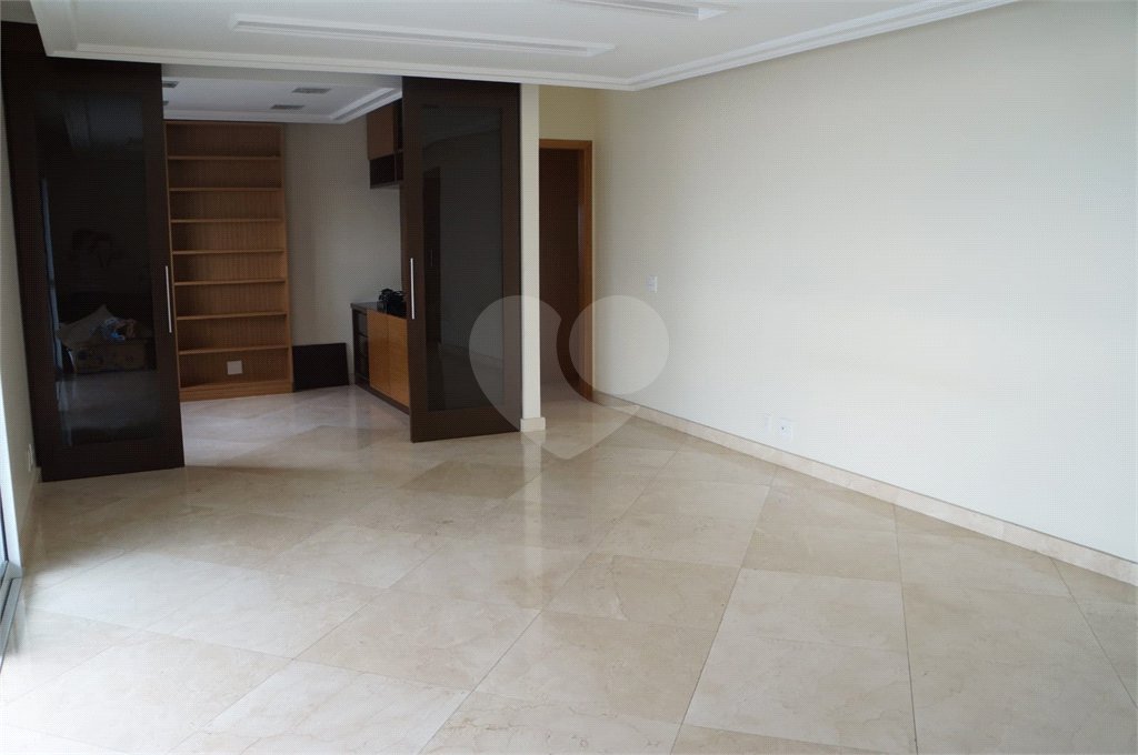 Apartamento de 142m² no Ipiranga com 3 dormitórios, 3 suítes e 3 vagas de garagem.