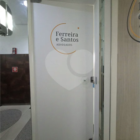 SALA COMERCIAL DE 90 M² COM 12 BAIAS, SALA DE REUNIÃO, AR-CONDICIONADO CENTRAL E 2 VAGAS!