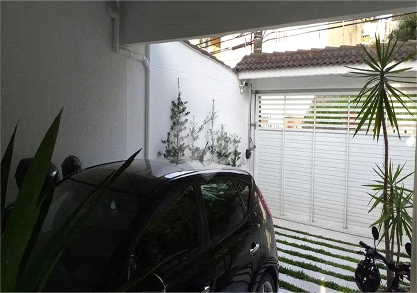 SOBRADO MOBILIADO DE 199,0 M² COM 02 SUITES, 04 VAGAS E PISCINA PARA VENDA NO JARDIM VIRGINIA BIANCA
