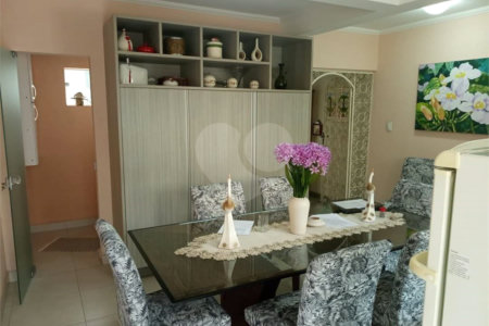 Casa à venda com 3 quartos, sendo 2 suítes, em Vila Flávio, Mogi das Cruzes, SP