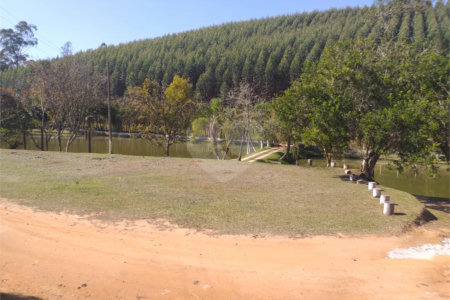 Sítio à venda com 4 quartos, sendo 1 suíte,  em Cruz das Almas, Biritiba-mirim, SP