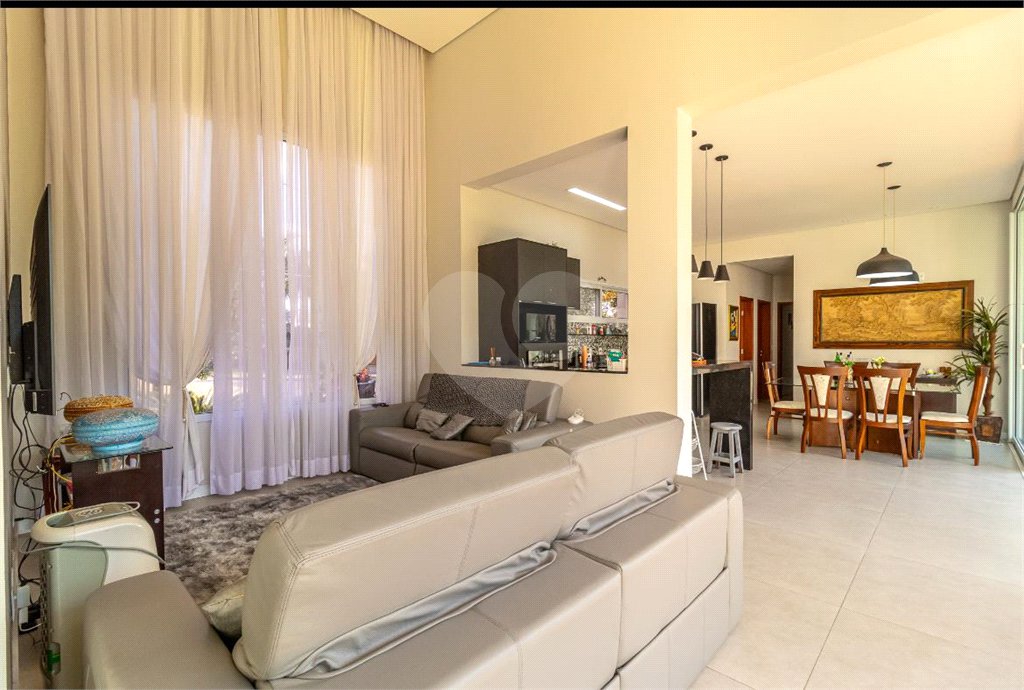 Casa à venda com 3 quartos, sendo 1 suíte,  no condomínio Vale do Lago, Sorocaba - SP