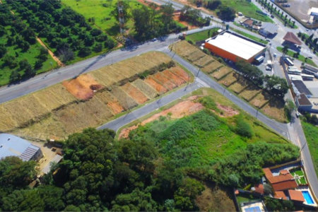 Terreno à venda com 1 suíte no condomínio Comercial Independência, Vinhedo - SP