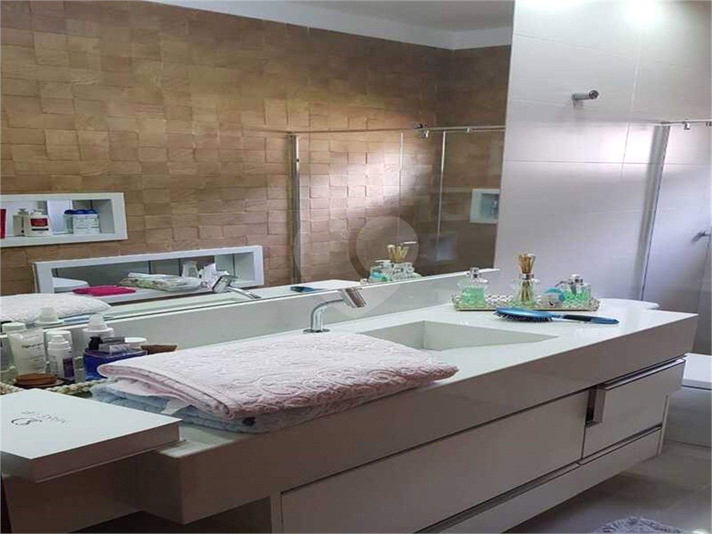 Casa à venda com 5 quartos, sendo 3 suítes, no condomínio Residencial Vale das Laranjeiras, Indaiatuba - SP