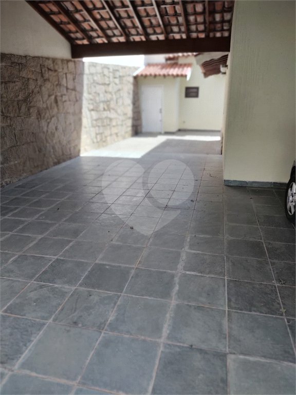 Casa à venda com 4 suítes no condomínio Estância Marambaia, Vinhedo - SP