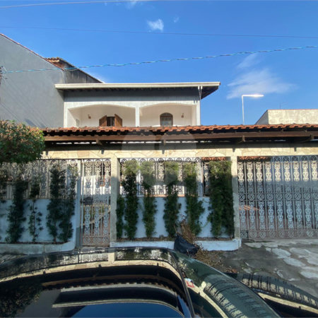 Sobrado à venda com 4 quartos, sendo 1 suíte, em Jardim Medina, Poá, SP