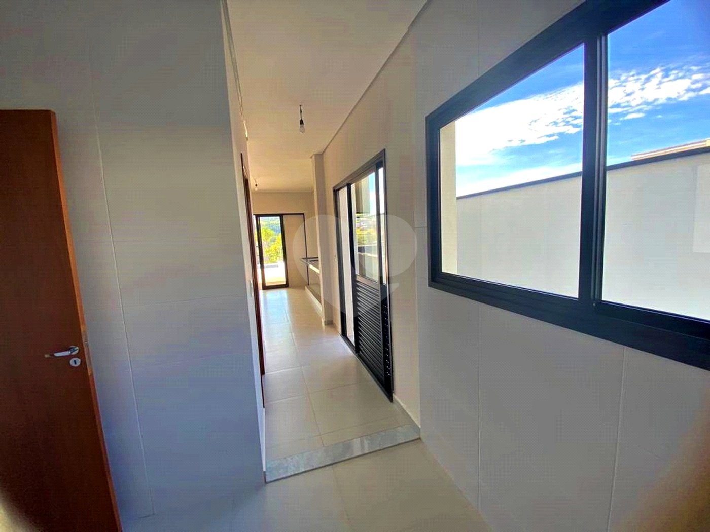 Casa à venda com 3 suítes no condomínio Santa Isabel I, Louveira - SP