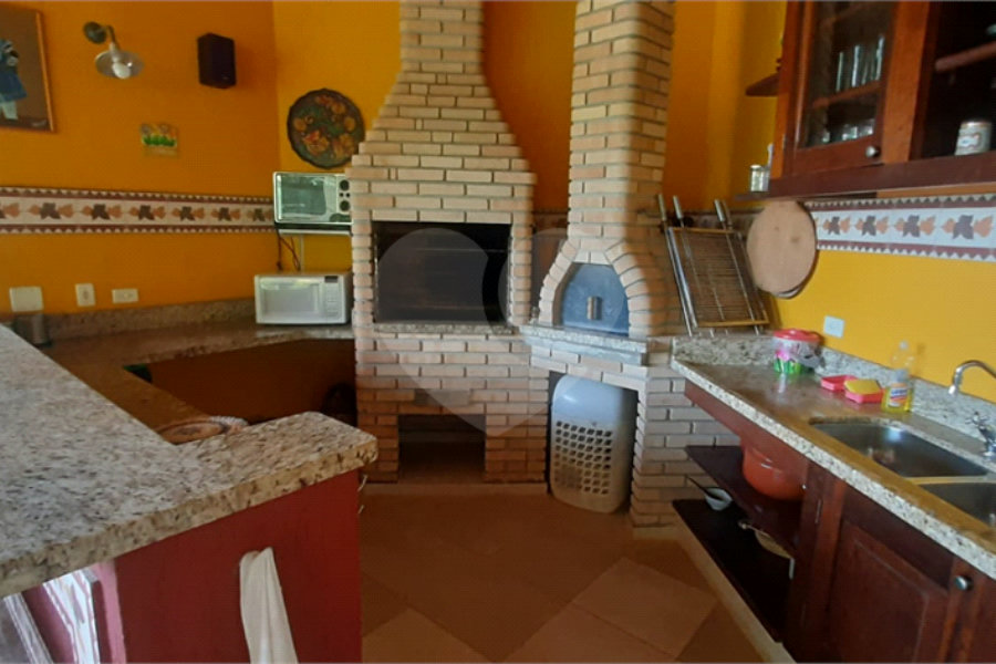 Casa à venda com 5 quartos, sendo 4 suítes, no condomínio Alpes da Cantareira, Mairiporã - SP