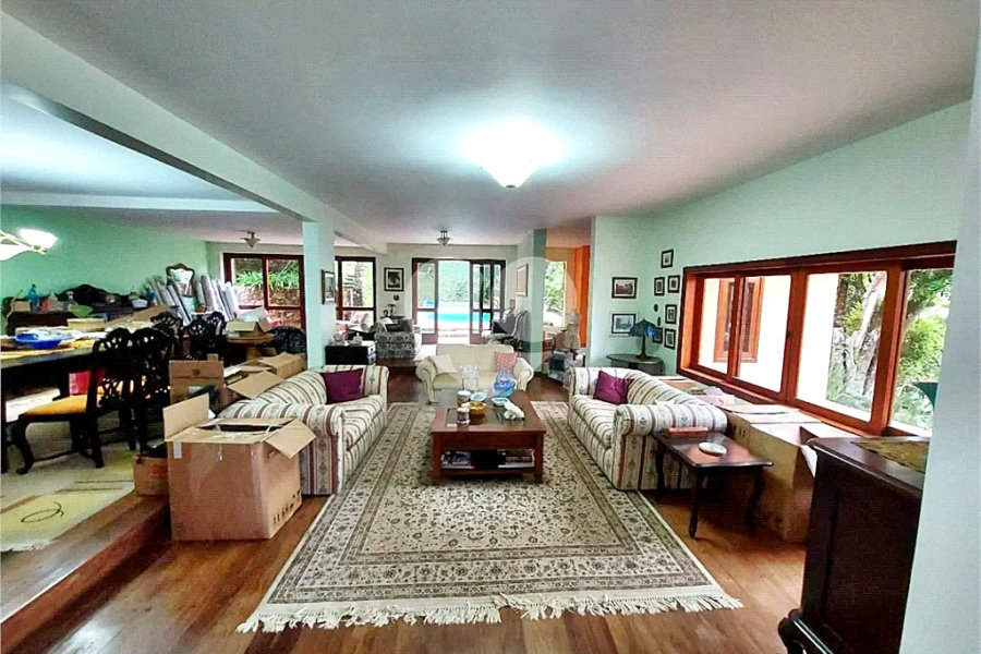 Casa à venda com 4 quartos, sendo 2 suítes, no condomínio Parque Imperial da Cantareira, Mairiporã - SP