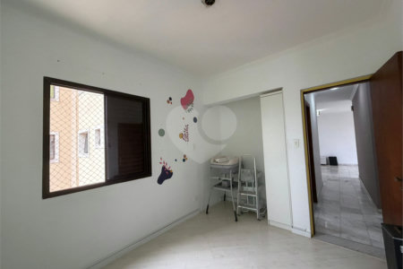 Apartamento à venda com 3 quartos, sendo 1 suíte, no Centro, Suzano, SP