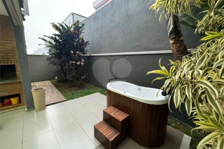 Casa à venda com 3 suítes no condomínio Brisa 1, Mogi das Cruzes - SP