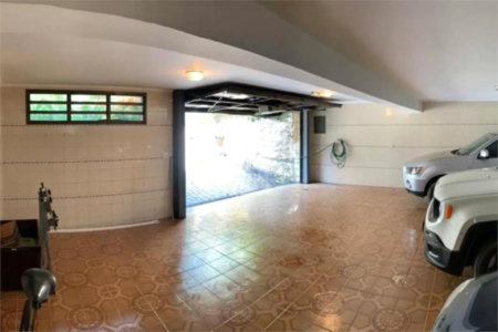 Sobrado à venda ou para alugar com 6 quartos, sendo 2 suítes, em Bosque da Saúde, São Paulo, SP