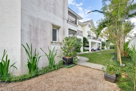 Casa à venda com 4 suítes no condomínio Solar Andaluz, São Paulo - SP