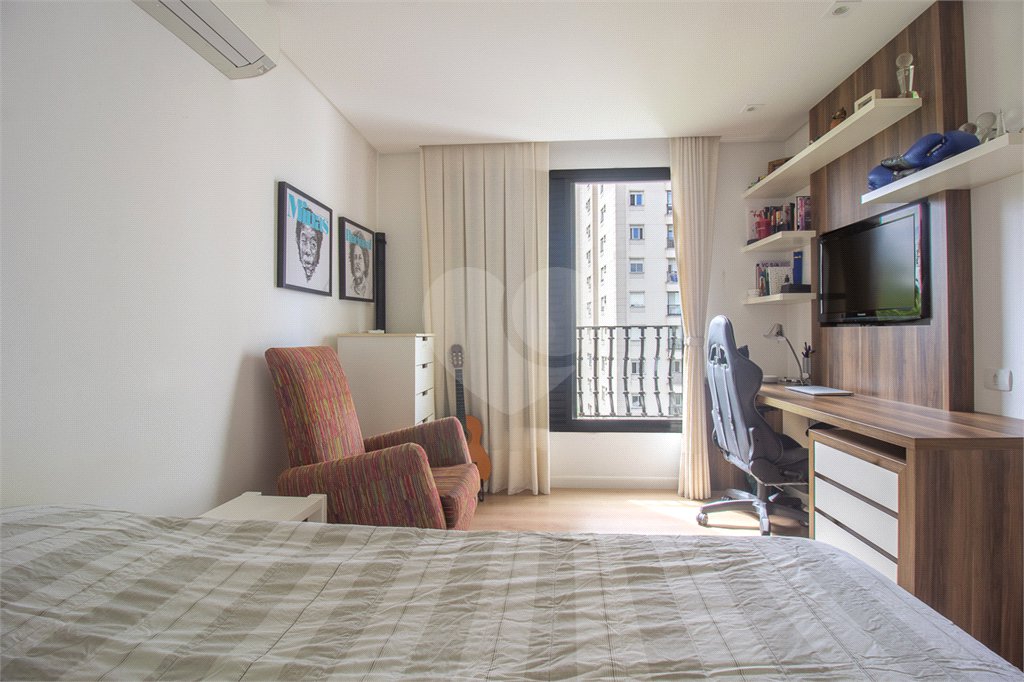Apartamento à venda com 4 quartos, sendo 2 suítes,  em Jardim Parque Morumbi, São Paulo, SP