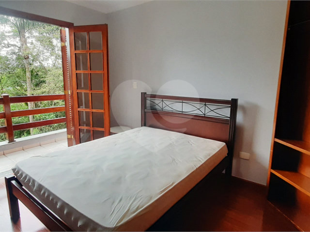 Sobrado à venda com 4 quartos, sendo 3 suítes,  em Serra da Cantareira, Mairiporã, SP