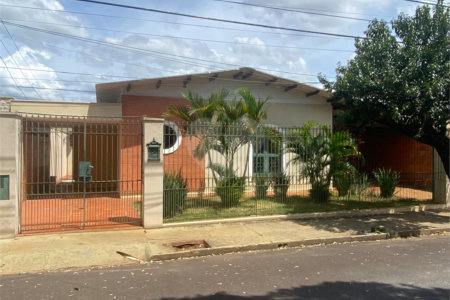Casa à venda com 3 quartos em Jardim do Carmo, Araraquara, SP