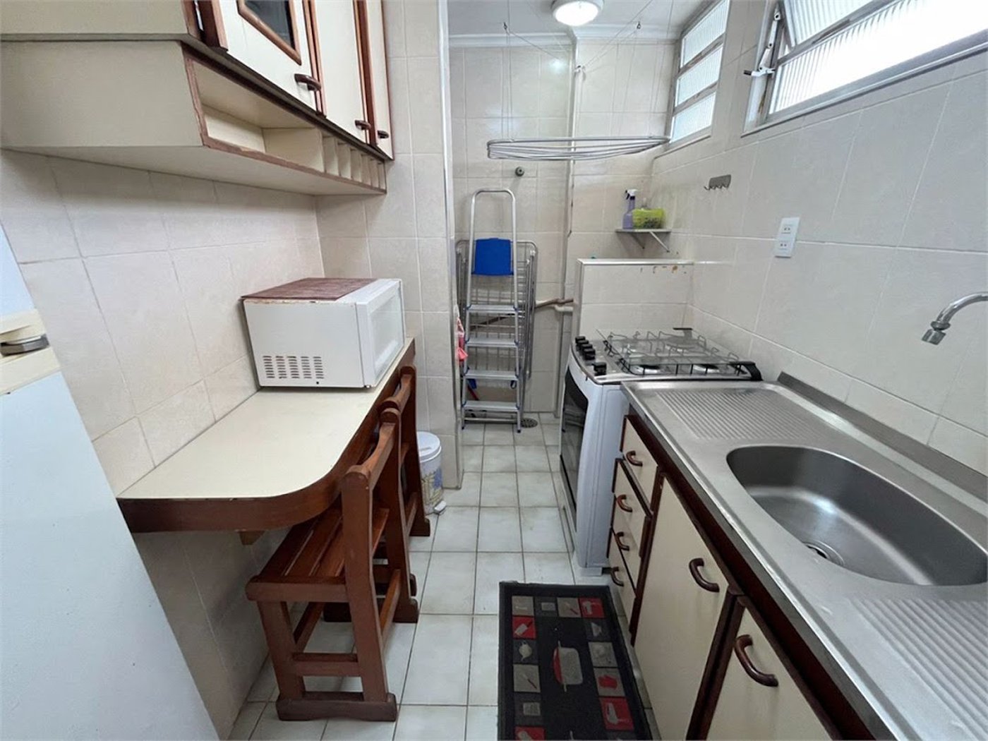 Apartamento de 1 Dormitório na Quadra da Praia das Pitangueiras – Localização Privilegiada!