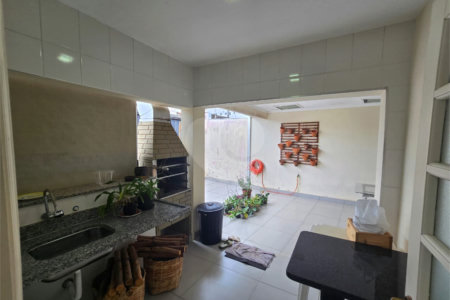 Casa à venda com 4 quartos, sendo 2 suítes,  em Vila Nastri, Itapetininga, SP