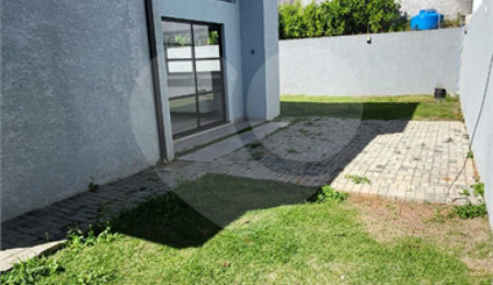 Casa para alugar com 3 quartos, sendo 1 suíte, no condomínio Chácaras Brasil, Atibaia - SP