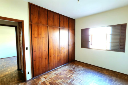 Casa à venda com 3 quartos, sendo 1 suíte, no Centro, Araraquara, SP