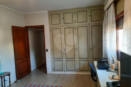 Sobrado à venda com 5 quartos, sendo 3 suítes, em Jardim Marajoara, São Paulo, SP