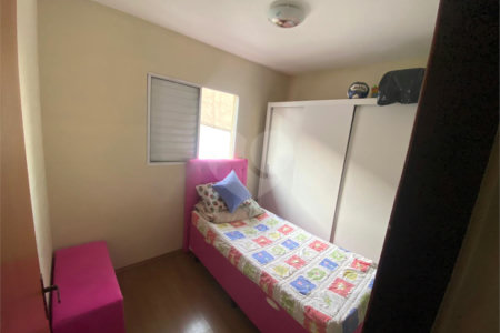 Casa à venda com 3 quartos, sendo 1 suíte, no condomínio Regina, São Paulo - SP