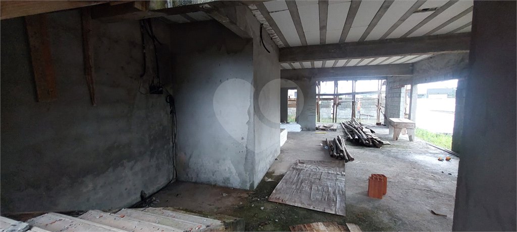 Terreno à venda com 3 quartos, sendo 1 suíte, no condomínio Lago dos Pássaros, Cotia - SP