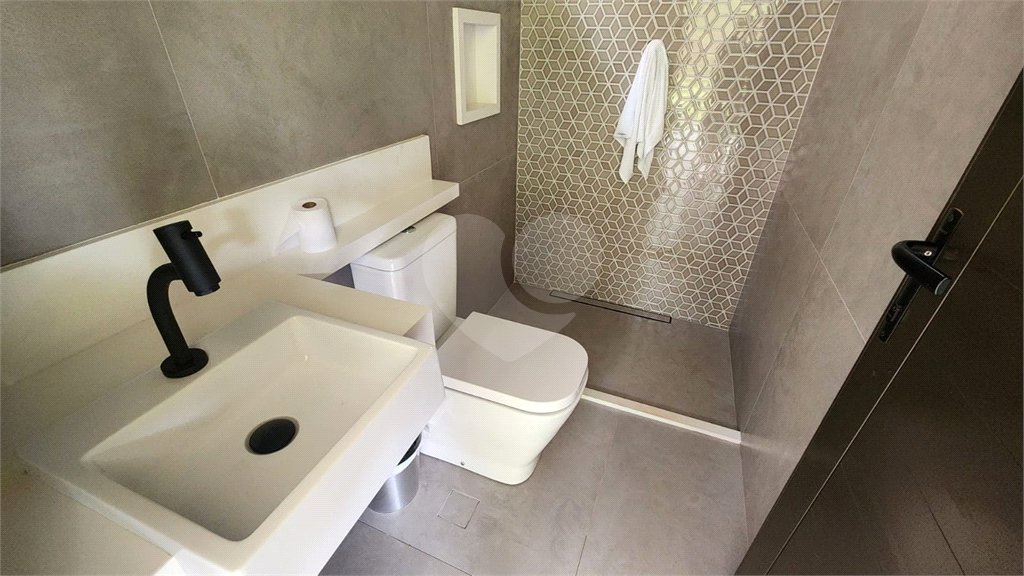 Casa à venda com 3 suítes no condomínio Residencial Jardim Primavera, Louveira - SP