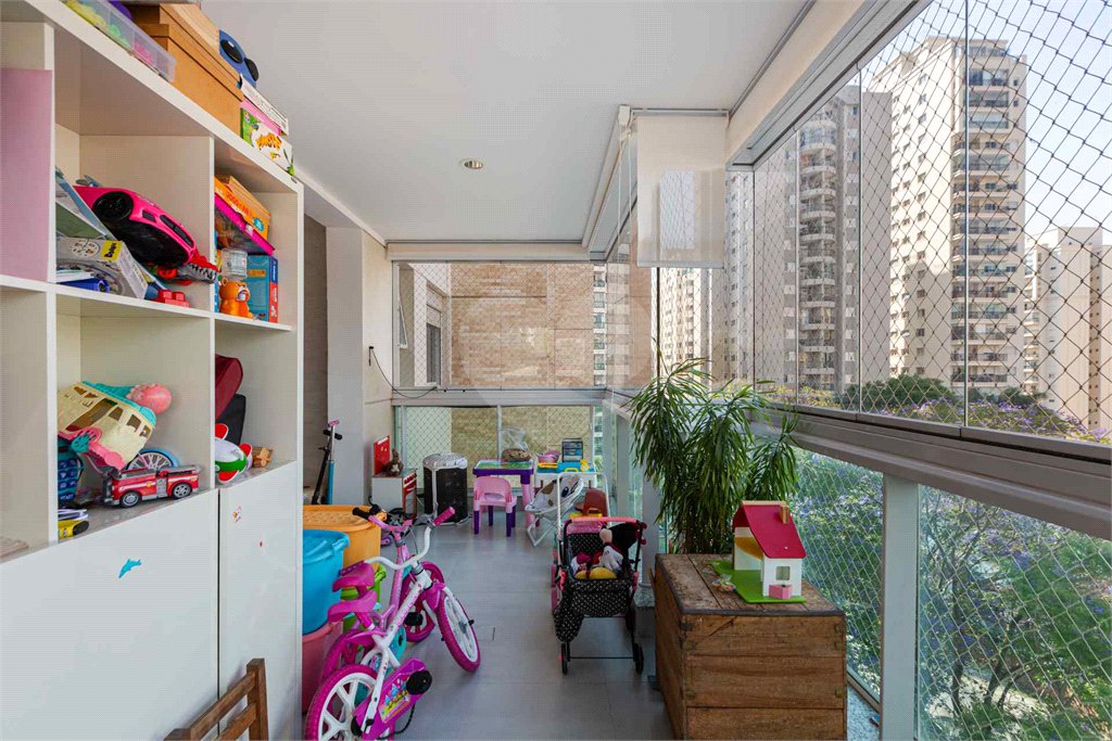 Apartamento à venda com 3 suítes em Vila Anglo Brasileira, São Paulo, SP