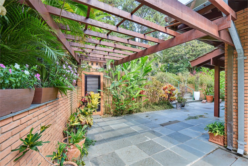 Casa à venda com 4 quartos, sendo 2 suítes, em Jardim Cordeiro, São Paulo, SP